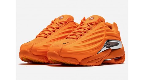 Яркий релиз от Дрэйка NOCTA X NIKE HOT STEP 2 “TOTAL ORANGE” 