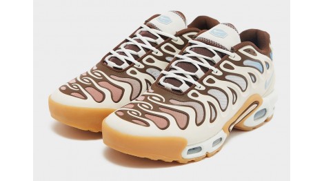 NIKE AIR MAX PLUS DRIFT “PHANTOM/CACAO WOW” свежее дополнение к линейке Air Max на 2024 год.