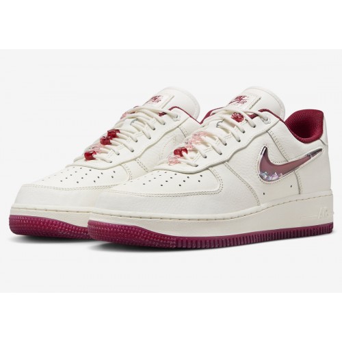 Оформляйте заказ на NIKE AIR FORCE 1 LOW WITH GLITTER SWOOSHES FOR VALENTINE’S DAY 2024