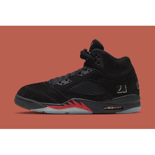 Air Jordan 5 “Halloween” 2026: Дата релиза и обзор
