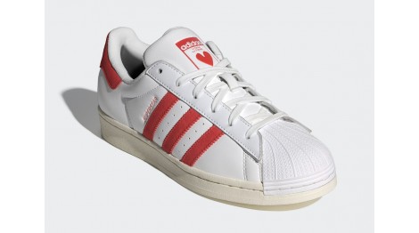 ADIDAS SUPERSTAR “VALENTINE’S DAY” объединяют любовь и моду.