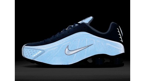 Мужские кроссовки Nike Shox R4 — отражение эпохи Y2K