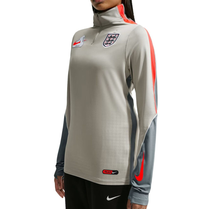 Лонгслив Palace x Nike England Dri-FIT Strike Drill Top Pewter Grey/Cool Grey/Bright Crimson Лонгслив Palace x Nike England Dri-FIT Strike Drill Top Pewter Grey/Cool Grey/Bright Crimson