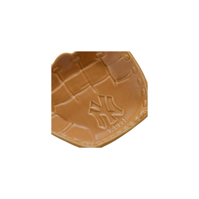 Декоративная подставка Kith x New York Yankees Baseball Glove Catchall Ornament Multi Декоративная подставка Kith x New York Yankees Baseball Glove Catchall Ornament Multi