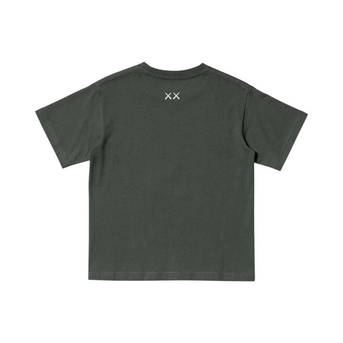 Футболка Uniqlo KAWS UNIVERSE Kids UT Graphic T-shirt Gray Футболка Uniqlo KAWS UNIVERSE Kids UT Graphic T-shirt Gray