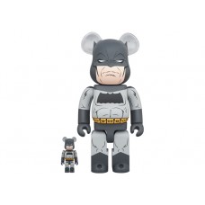 Набор фигурок (7см и 28см) Bearbrick Batman The Dark Knight Returns 100% & 400% Set