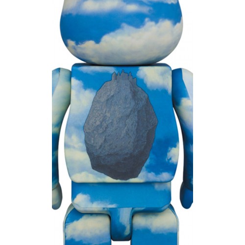Набор из двух фигурок Bearbrick Rene Magritte "La Reconaissance Infine 1963/The Castle of the Pyrenees" 100% & 400% Set - 7см и 28см. Набор из двух фигурок Bearbrick Rene Magritte "La Reconaissance Infine 1963/The Castle of the Pyrenees" 100% & 400% Set - 7см и 28см.