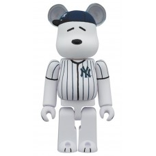 Bearbrick x Peanuts x MLB New York Yankees Snoopy 100% & 400% Set