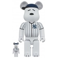 Набор фигурок (7см и 28см) Bearbrick x Peanuts x MLB New York Yankees Snoopy 100% & 400% Set