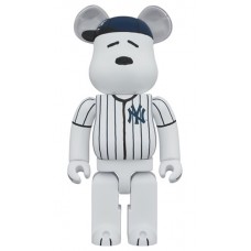 Большая фигурка (70см) Bearbrick x Peanuts x MLB New York Yankees Snoopy 1000%