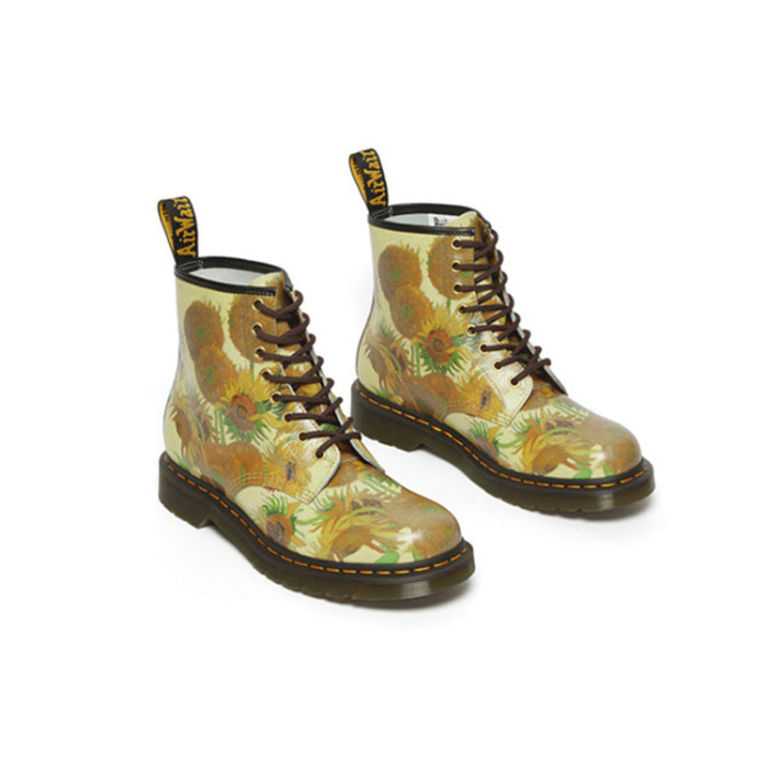 Dr. Martens 1460 Lace Up Boot The National Gallery Van Gogh Sunflowers - мужская сетка размеров Dr. Martens 1460 Lace Up Boot The National Gallery Van Gogh Sunflowers - мужская сетка размеров