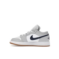 Подростковые Jordan 1 Low White Neutral Grey Gum Midnight Navy (GS)