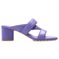 Женские Bottega Veneta Leather Crossover-Strap Sandal Purple (W)