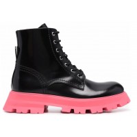 Женские Alexander McQueen Tread Slick Leather Boot Black Pink (W)