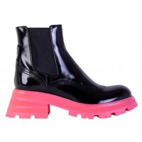 Женские Alexander McQueen Wander Chelsea Boots Black Pink (W)