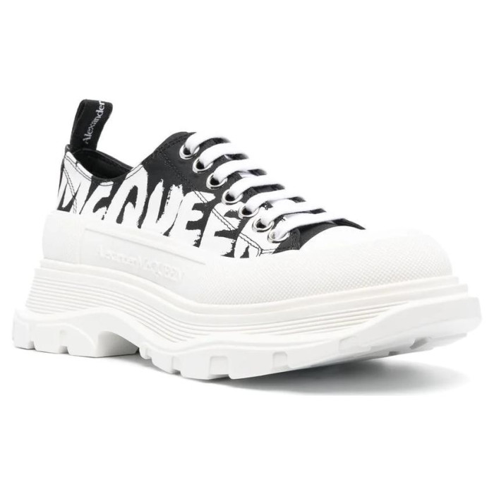Alexander McQueen Tread Slick Low Lace Up Canvas Graffiti Black White White (W) - женская сетка размеров Alexander McQueen Tread Slick Low Lace Up Canvas Graffiti Black White White (W) - женская сетка размеров