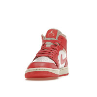 Женские Jordan 1 Mid Strawberries and Cream (W)