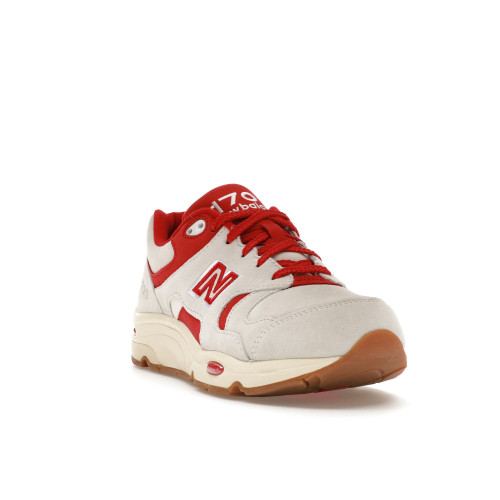 Кроссы New Balance 1700 Kith Toronto Marshmallow - мужская сетка размеров Кроссы New Balance 1700 Kith Toronto Marshmallow - мужская сетка размеров