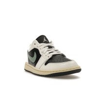 Женские Jordan 1 Low Jade Smoke (W)