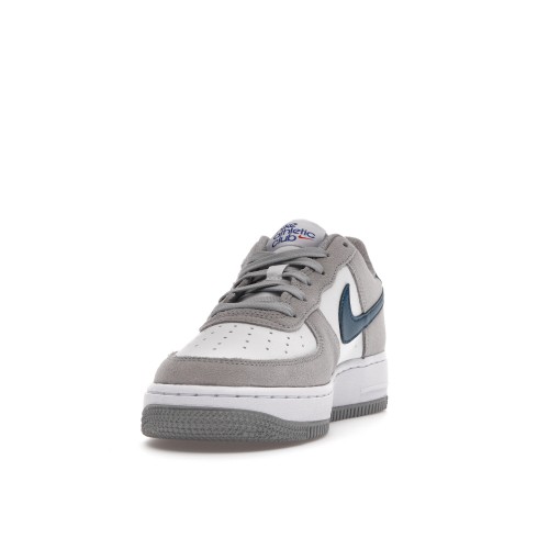Кроссы Nike Air Force 1 Low Athletic Club White Grey (GS) - подростковая сетка размеров