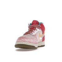 Кроссовки Nike Dunk Mid Social Status Free Lunch Strawberry Milk