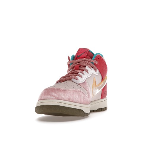 Кроссы Nike Dunk Mid Social Status Free Lunch Strawberry Milk - мужская сетка размеров
