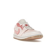 Женские Jordan 1 Low SE Mighty Swooshers Pink (W)