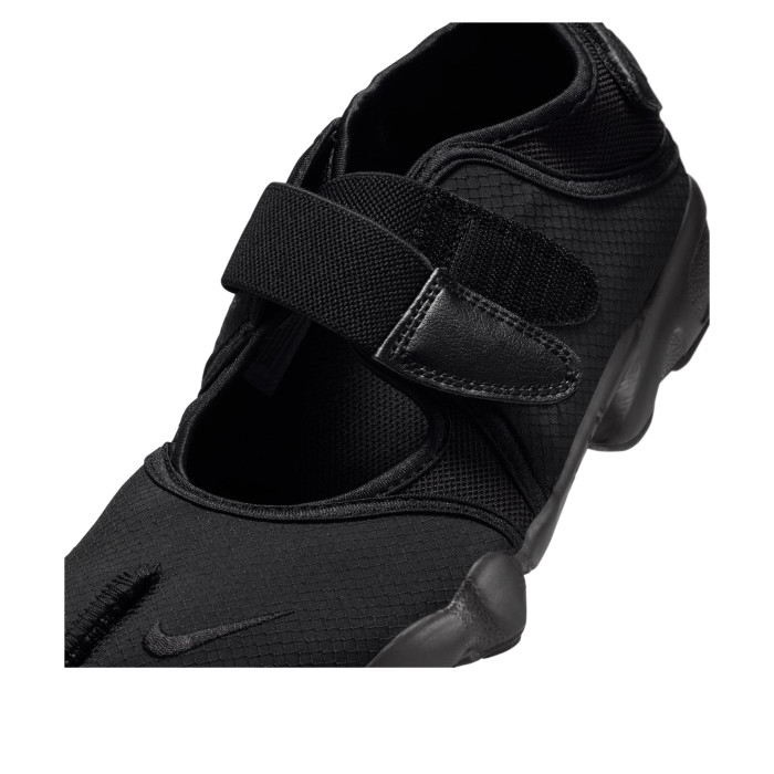 Nike Wmns Air Rift Breathe Triple Black - женская сетка размеров Nike Wmns Air Rift Breathe Triple Black - женская сетка размеров