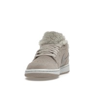 Женские Jordan 1 Low SE Sherpa Fleece (W)