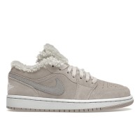 Женские кроссовки Jordan 1 Low SE Sherpa Fleece (W)