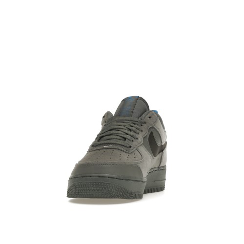Кроссы Nike Air Force 1 Low Cut Out Swoosh Grey - мужская сетка размеров