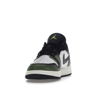 Подростковые Jordan 1 Low Wear Away Electric Green (GS)