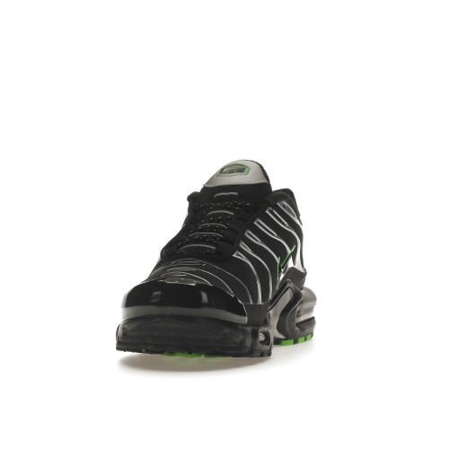 Кроссы Nike Air Max Plus Black Silver Green Strike - мужская сетка размеров