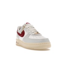 Женские кроссовки Nike Air Force 1 Low 07 SE Just Do It Photon Dust Team Red (W)