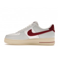 Женские кроссовки Nike Air Force 1 Low 07 SE Just Do It Photon Dust Team Red (W)