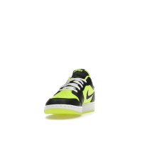 Подростковые Jordan 1 Low SE Black Cat Volt (GS)