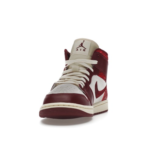 Кроссы Jordan 1 Mid SE Tiki Leaf Team Red (W) - женская сетка размеров