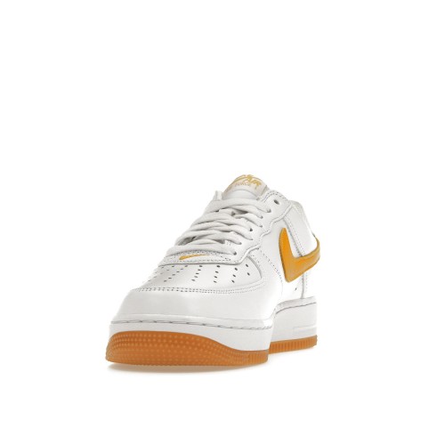 Кроссы Nike Air Force 1 Low Retro QS Color Of The Month White University Gold - мужская сетка размеров