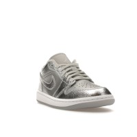 Женские Jordan 1 Low SE Metallic Silver (W)