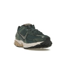 Женские Nike Zoom Vomero 5 Vintage Green Light Orewood Brown Hemp Chrome (W)