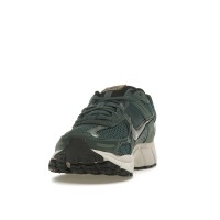 Женские Nike Zoom Vomero 5 Vintage Green Light Orewood Brown Hemp Chrome (W)