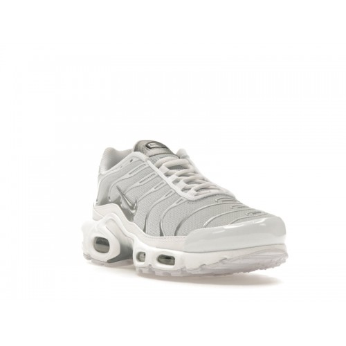 Кроссы Nike Air Max Plus White Metallic Silver (W) - женская сетка размеров