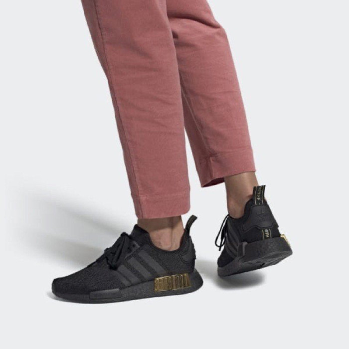 adidas NMD R1 Triple Black Gold Metallic (W) - женская сетка размеров adidas NMD R1 Triple Black Gold Metallic (W) - женская сетка размеров