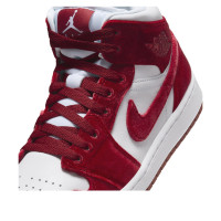 Женские Jordan 1 Mid SE Red Velvet (W)