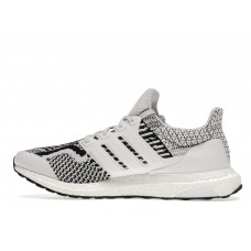 Кроссовки adidas Ultra Boost DNA 5.0 Zebra