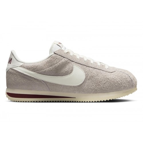 Кроссы Nike Cortez SE Suede College Grey Dark Team Red Coconut Milk Sail - мужская сетка размеров