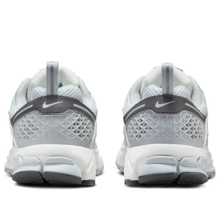 Nike Air Zoom Vomero 5 GS Pure Platinum Metallic Silver - подростковая сетка размеров Nike Air Zoom Vomero 5 GS Pure Platinum Metallic Silver - подростковая сетка размеров