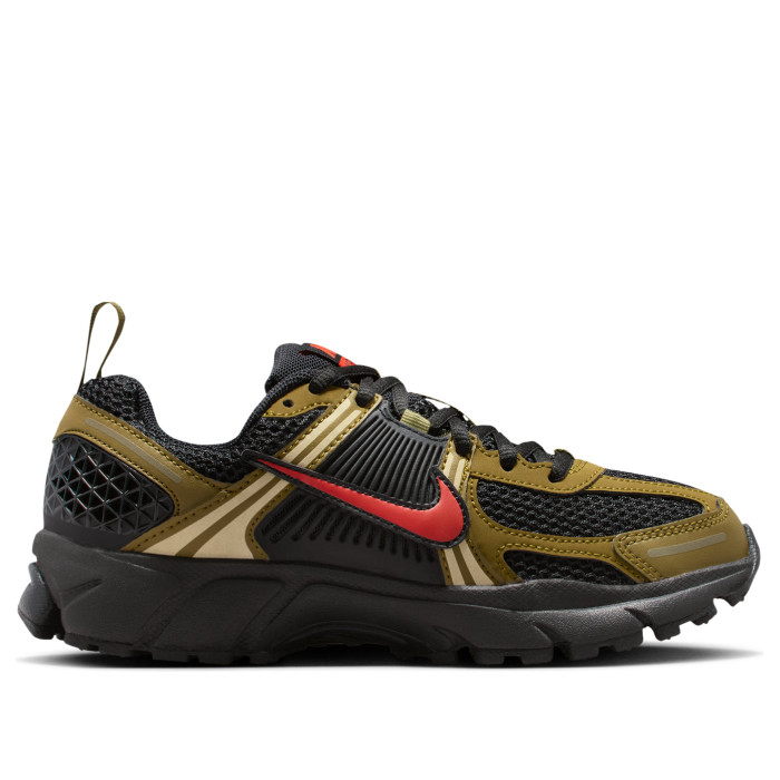 Nike Vomero 5 GS Black/Olive Flak/Quantum Moss/Picante Red - подростковая сетка размеров Nike Vomero 5 GS Black/Olive Flak/Quantum Moss/Picante Red - подростковая сетка размеров