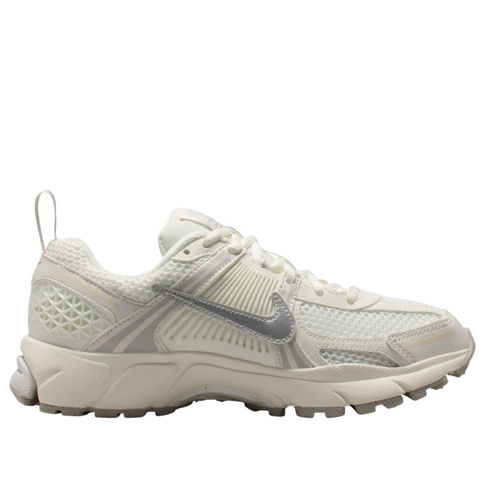 Nike Air Zoom Vomero 5 GS Sail Metallic Silver Vast Grey - подростковая сетка размеров Nike Air Zoom Vomero 5 GS Sail Metallic Silver Vast Grey - подростковая сетка размеров