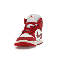 Женские Jordan 1 Mid SE Red Cracked Leather (W)